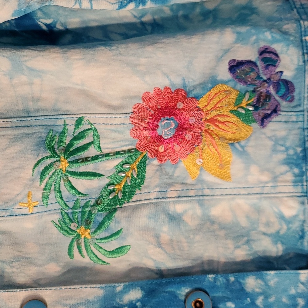 DG2 Diane Gilman Tie-dye Embellished Jean Jacket sz L - Picture 2 of 10